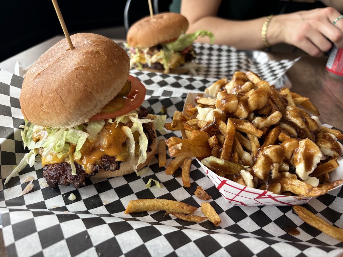 Top Gun Burger (Keele St.) Photo 4