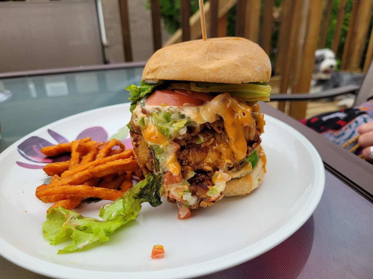 Top Gun Burger (Keele St.) Photo 7